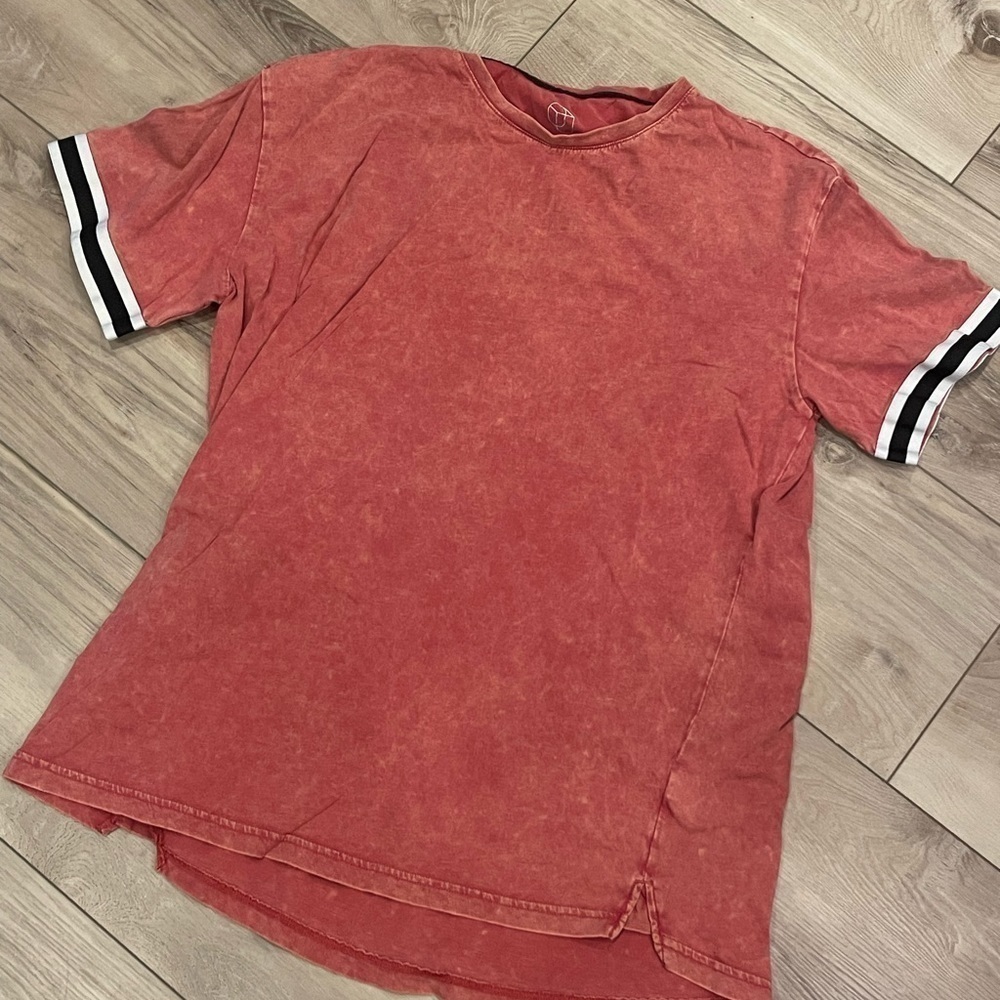 Men’s distressed varsity top